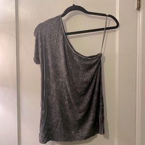 Single shoulder top